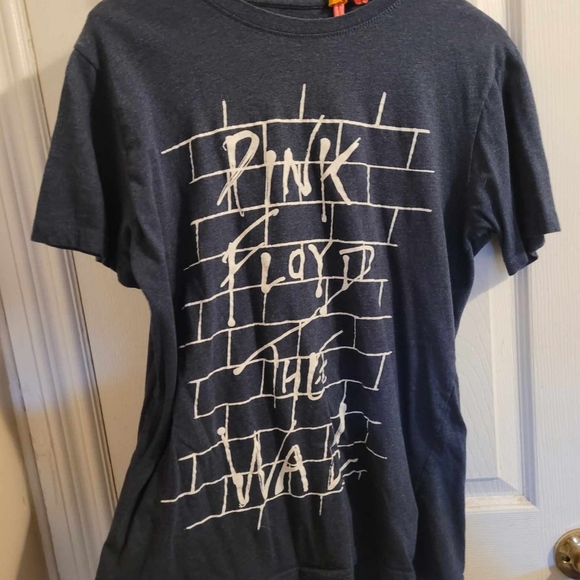 3/$50 Pink Floyd women's szM short sleeve band T. Navy blue - Picture 2 of 7